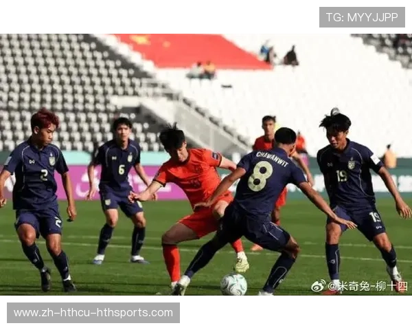 足球比赛中的防守与反击配合